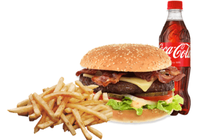 Burger og pommes frites med Coca Cola